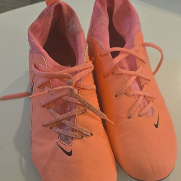Nike Orange and Pink Sneakers Sleek Modern Design - Picture 7 of 8